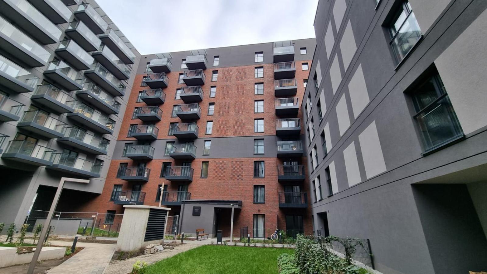 New #Madalinskiego57 - City Center, New Bulding, 2 Bedrooms, 2X Double Beds And A Fold-Out Sofa, Separate Kitchen, Air Conditioning, Balcony, Underground Parking, Self Check In 24H, Internet, Netflix, Coffee Machine, Washing Machine,1 Km To The Railw Wroclaw Exterior photo